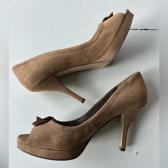 Marc Fisher Manila Suede peep toe size 9.5 - Picture 2 of 12